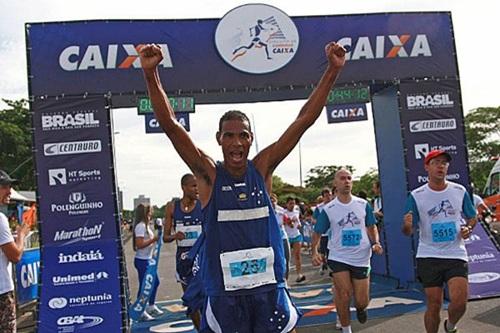 Celebrando dez anos de história, o Circuito de Corridas Caixa 2013 também pode marcar o auge da carreira de Giomar Pereira / Foto: Luiz Doro / adorofoto 